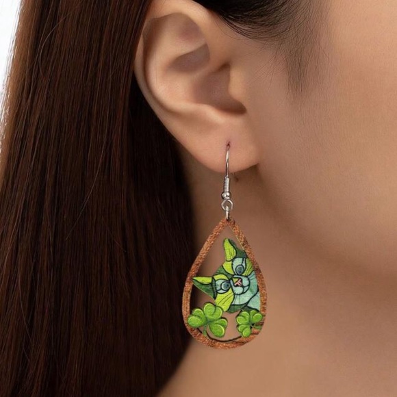 Wooden Shamrock Cat Earrings - Picture 4 of 4